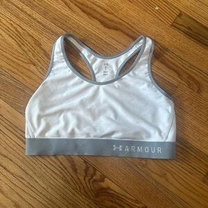 White under armour sports bra